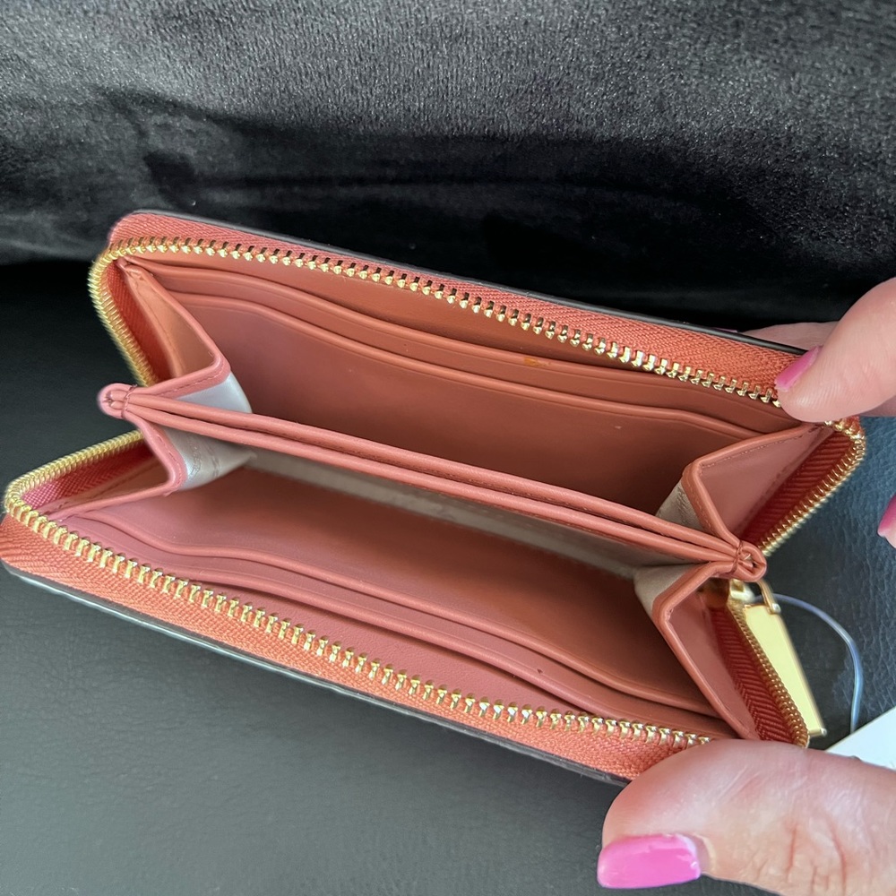 Micheal Kors wallet